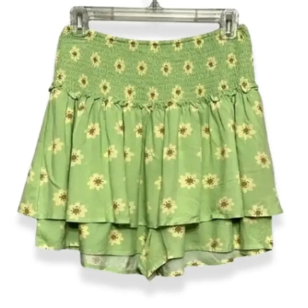 BP Green Daisy Floral Smocked Waist Tiered Skort Shorts M NWOT Cottagecore Flowy